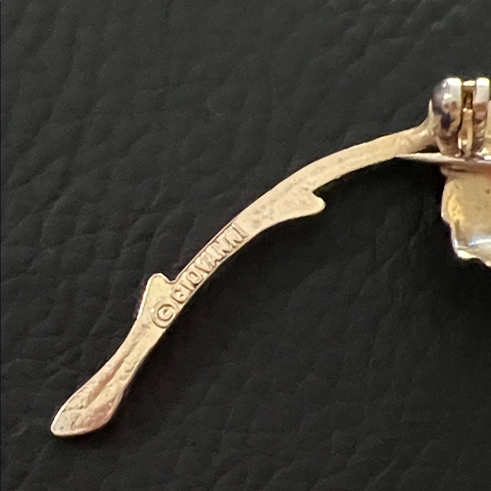 Giovanni Elegant Gold Rose Brooch - Picture 2 of 7